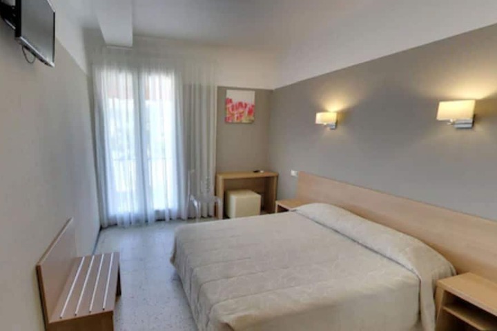 Room 10 of 62