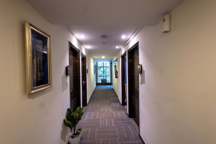 Ballroom/Hall 40 of 54