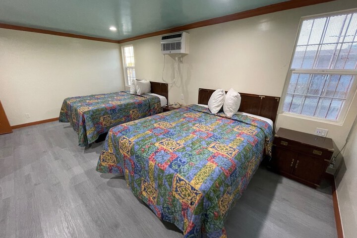 Room 3 of 10