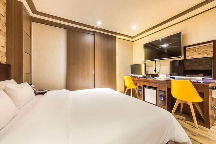 Room 64 of 75