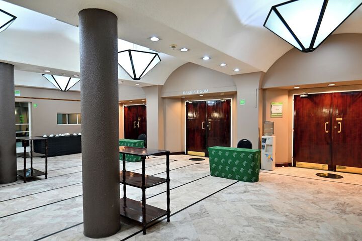 Business Center 113 of 128