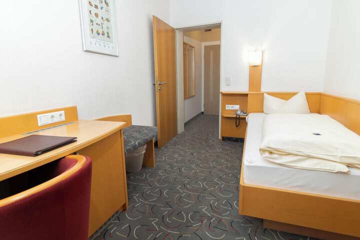 Room 5 of 37