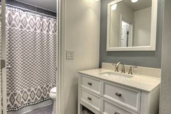 Room 4 of 20