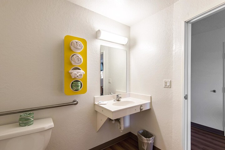 Room 21 of 34