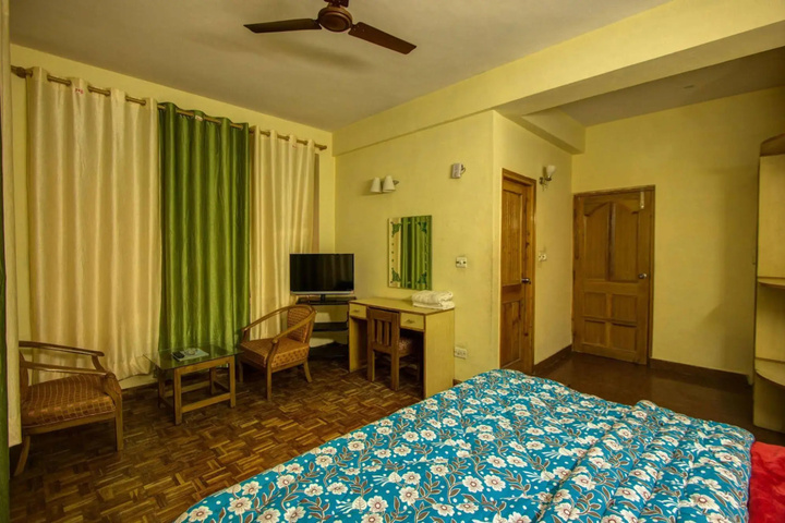 Room 4 of 15