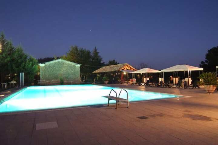 Hotel Pool