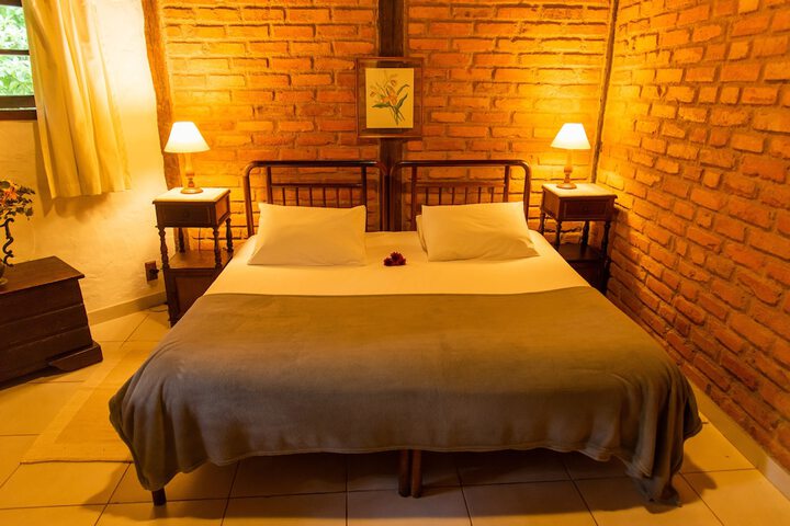 Room 18 of 185