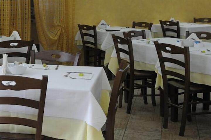 Dining 34 of 48
