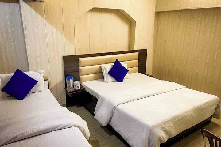 Room 4 of 17