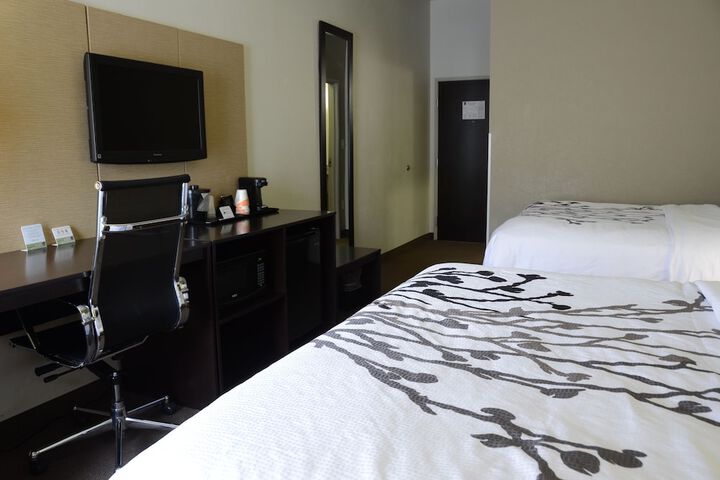 Room 8 of 44