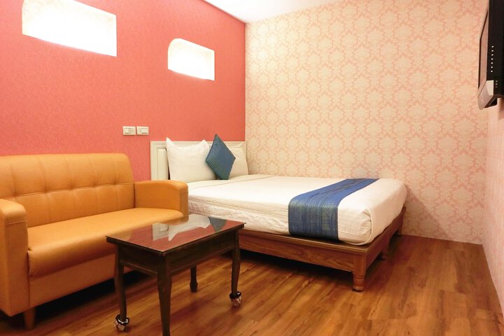 Room 6 of 68