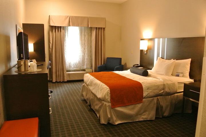1 King Bed Accessible (12 of 14)