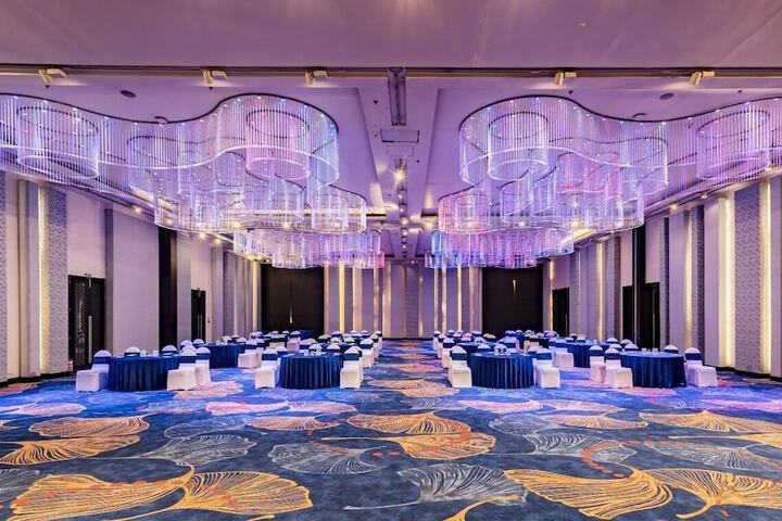 Ballroom/Hall 53 of 63