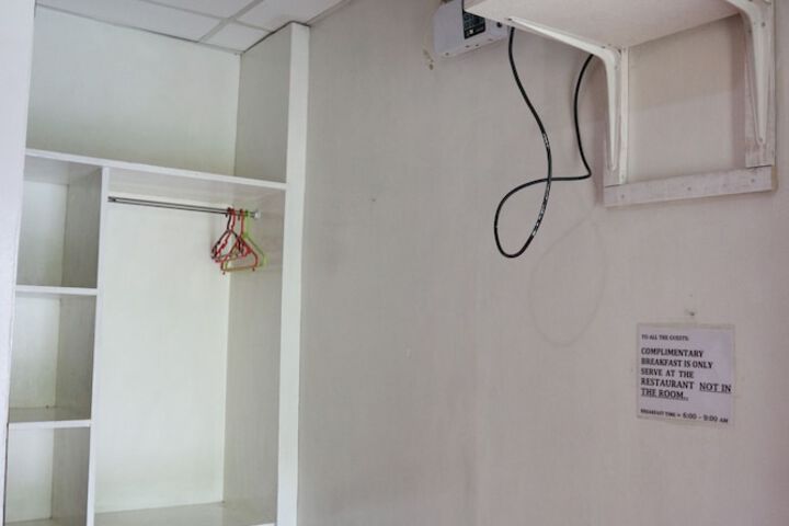 Room 10 of 42