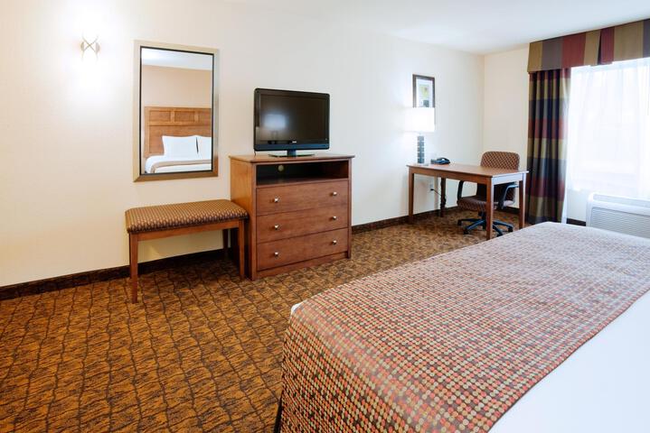 2 Queen Beds (2 of 6)