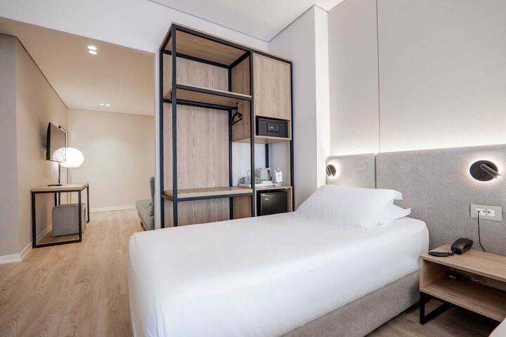 Room 35 of 103