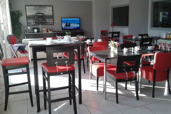 Dining 53 of 61