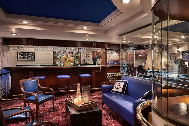 Lounge 53 of 69