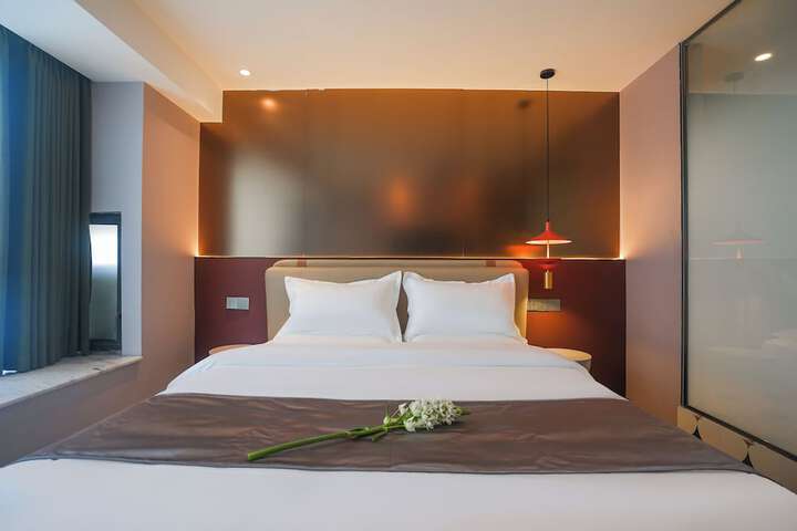 Room 8 of 61