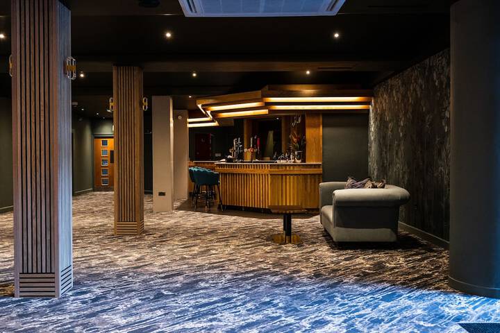 Lounge 221 of 295