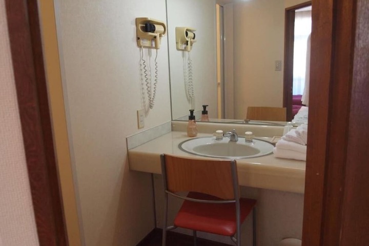 Room 16 of 27