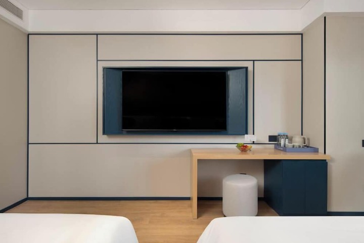 Room 15 of 37