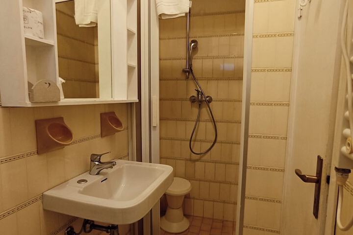 Room 56 of 90