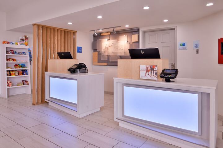 Check-in/check-out kiosk