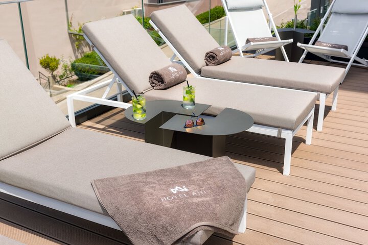 Sundeck 32 of 35