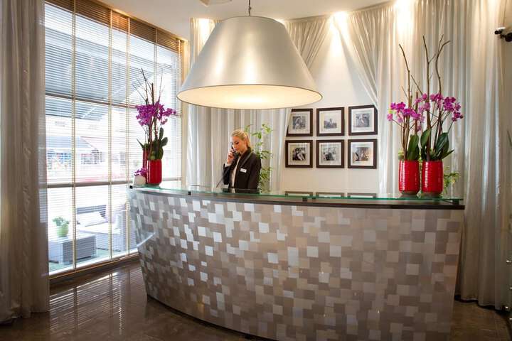 Entrance & Lobby