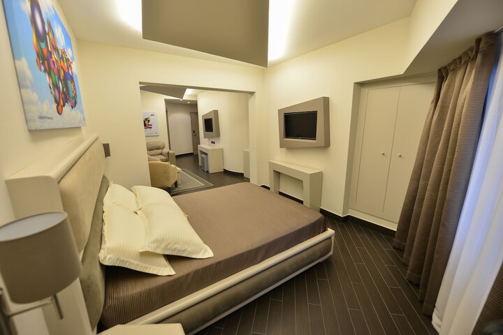 Room 4 of 36
