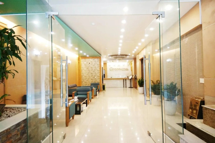 Room 8 of 9