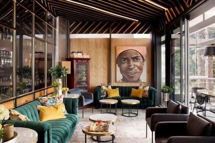 Lounge 40 of 50