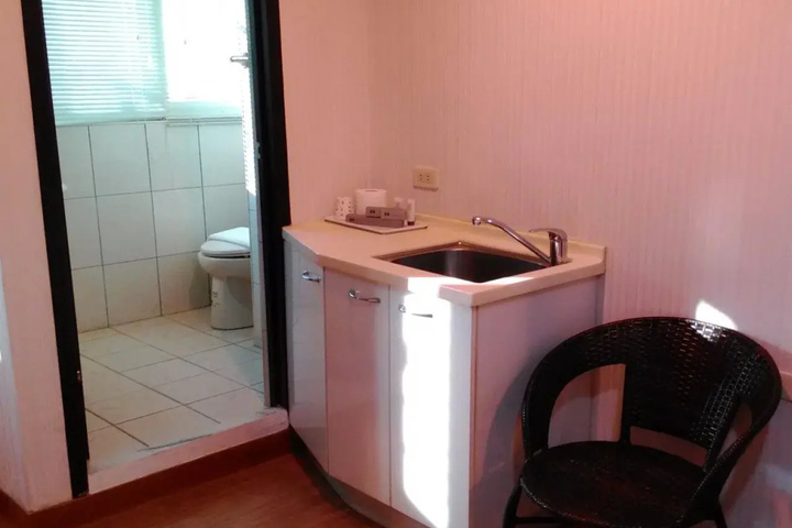 Room 8 of 15