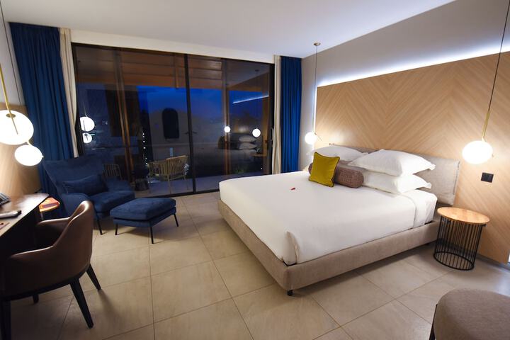 Room 28 of 90