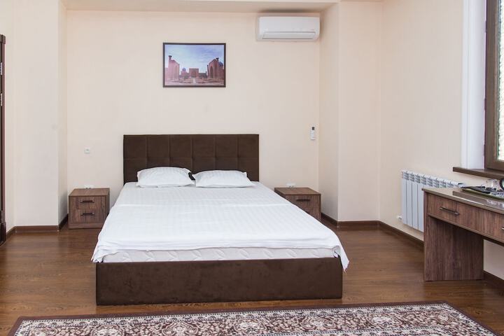 Room 9 of 33