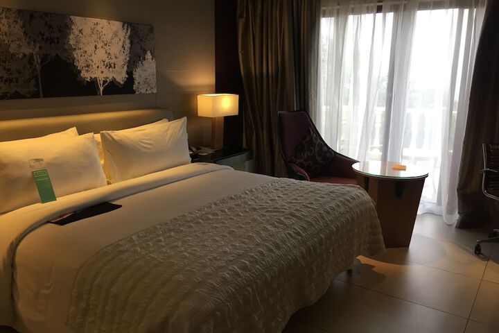 Room 10 of 68