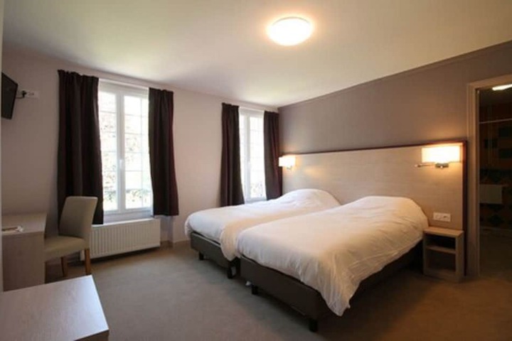 Room 9 of 19