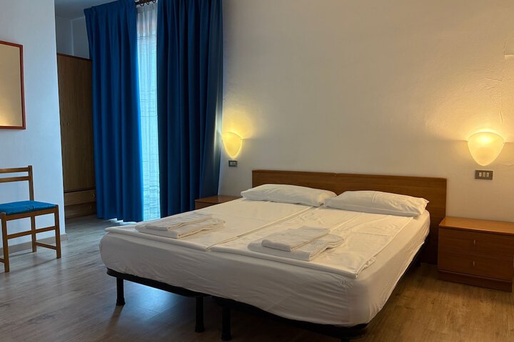 Room 14 of 33
