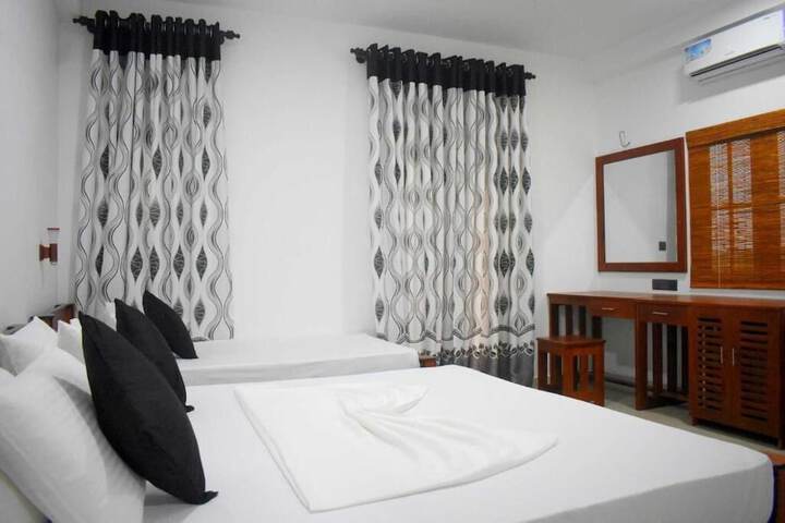 Room 6 of 17