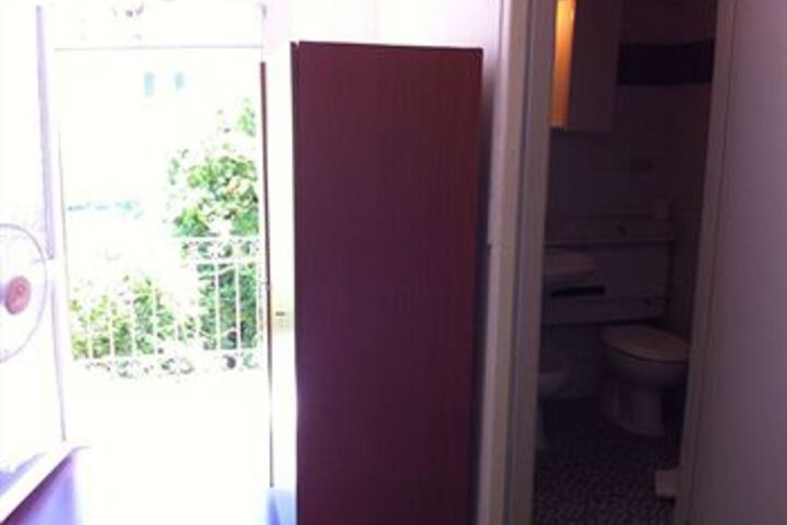 Room 2 of 25