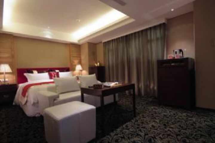 Room 32 of 37