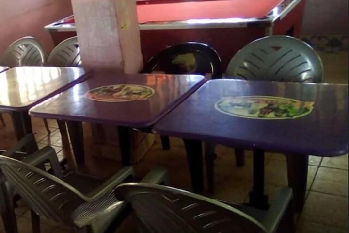 Dining 16 of 19