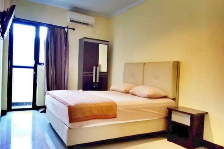 Room 4 of 11