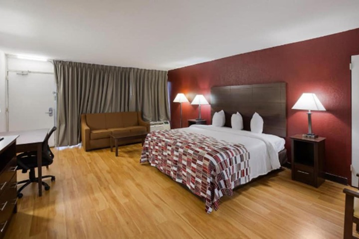 Superior King Bed (4 of 6)
