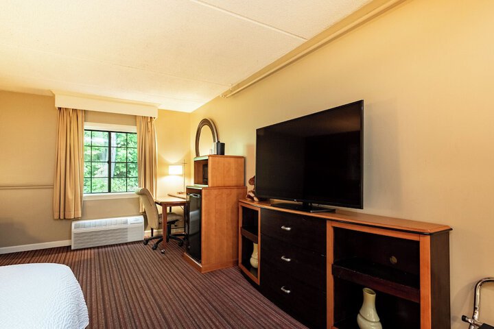 Room 33 of 108