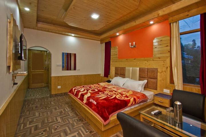 Room 4 of 6