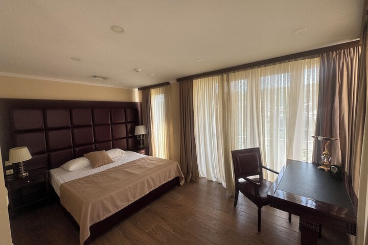 Room 11 of 30