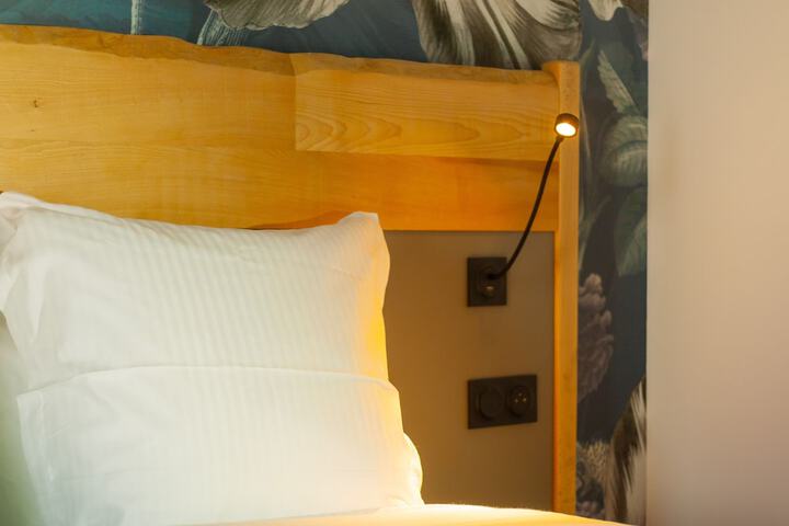 Room 13 of 42