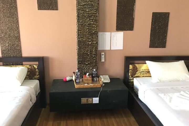 Room 10 of 42